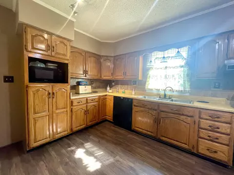 Kitchen - 625 W Main St, Trumann, AR 72472 photo 2 of 4