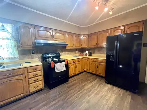Kitchen - 625 W Main St, Trumann, AR 72472 photo 3 of 4