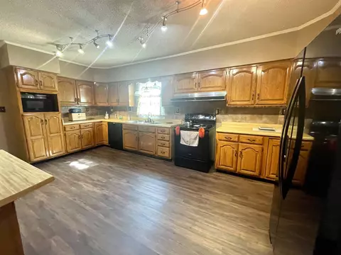 Kitchen - 625 W Main St, Trumann, AR 72472 photo 4 of 4