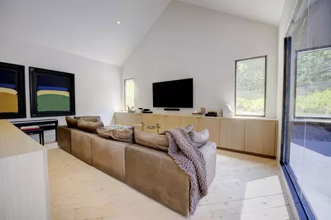 Living - 4218 W Jackman Rd, Benton, AR 72019 photo 1 of 6
