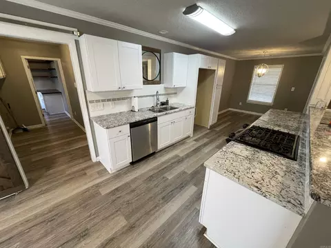 Kitchen - 11295 Samples Rd, Alexander, AR 72002 photo 3 of 3