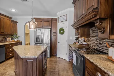 Kitchen - 6009 Lodestone Dr, Alexander, AR 72002 photo 2 of 2