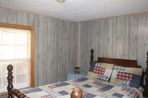 Bedroom - 659 Hardway Rd, Clinton, AR 72031 photo 3 of 5
