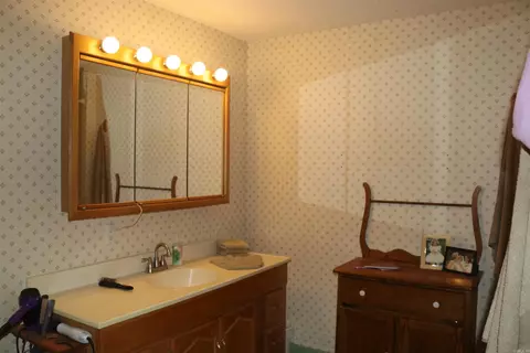 Bath - 659 Hardway Rd, Clinton, AR 72031 photo 3 of 4