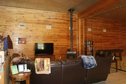 Living - 659 Hardway Rd, Clinton, AR 72031 photo 2 of 3