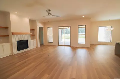 1655 Dolphin Dr, Conway, AR 72034 photo 2