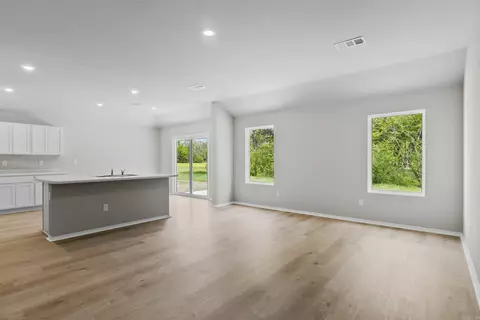 Living - 205 Baldwin Dr, Beebe, AR 72012 photo 2 of 3