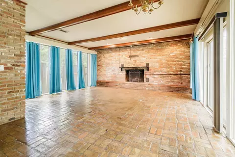 Living - 2302 W 35th, Pine Bluff, AR 71603 photo 3 of 5