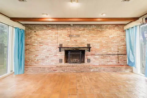 Living - 2302 W 35th, Pine Bluff, AR 71603 photo 4 of 5