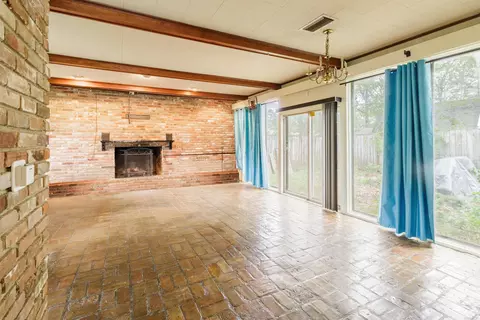 Living - 2302 W 35th, Pine Bluff, AR 71603 photo 2 of 5