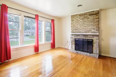 Living - 2302 W 35th, Pine Bluff, AR 71603 photo 1 of 5