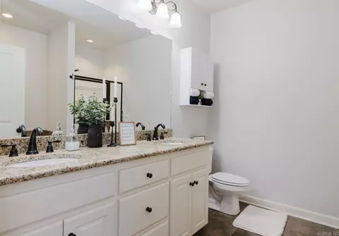 Bath - 3991 Glendale Dr, Benton, AR 72019 photo 1 of 4