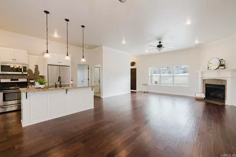 Living - 3991 Glendale Dr, Benton, AR 72019 photo 6 of 7