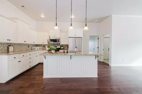 Kitchen - 3991 Glendale Dr, Benton, AR 72019 photo 2 of 3