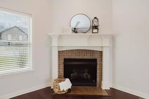 Living - 3991 Glendale Dr, Benton, AR 72019 photo 4 of 7
