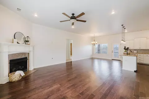 Living - 3991 Glendale Dr, Benton, AR 72019 photo 1 of 7