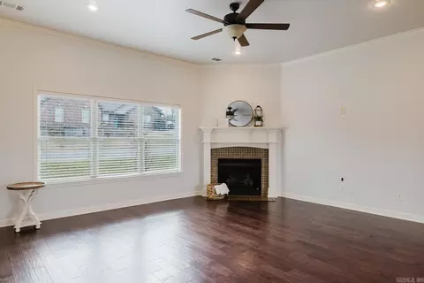 Living - 3991 Glendale Dr, Benton, AR 72019 photo 3 of 7