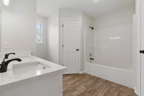 Entry Way - 1610 Davis Dr, Bryant, AR 72022 photo 1 of 1