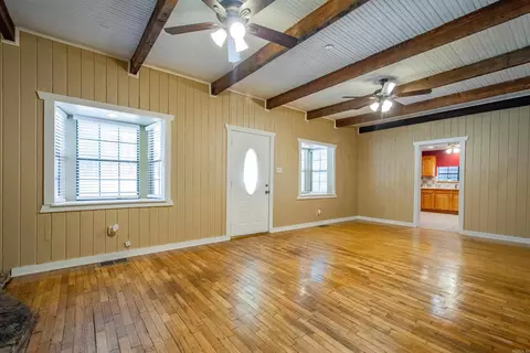 Living - 1021 Squires Rd, Benton, AR 72015 photo 3 of 6