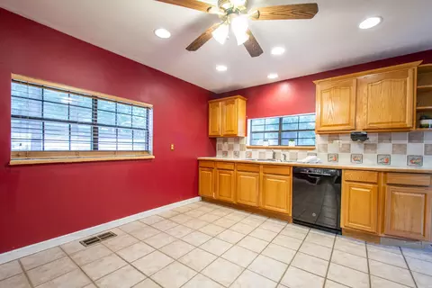 Kitchen - 1021 Squires Rd, Benton, AR 72015 photo 1 of 5