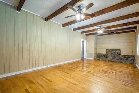 Living - 1021 Squires Rd, Benton, AR 72015 photo 2 of 6