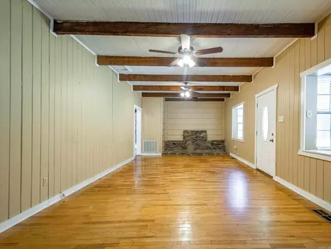 Living - 1021 Squires Rd, Benton, AR 72015 photo 1 of 6