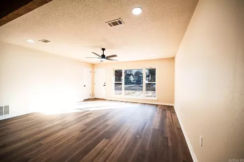 Living - 1003 N Fir St, Beebe, AR 72012 photo 3 of 4