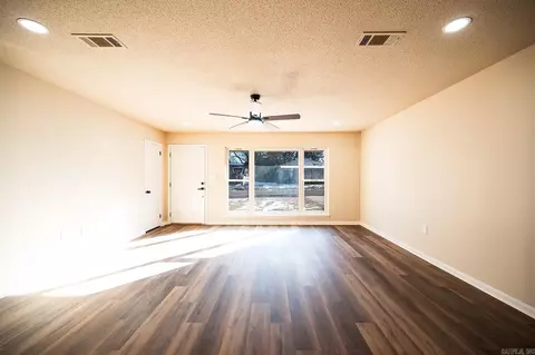 Living - 1003 N Fir St, Beebe, AR 72012 photo 2 of 4