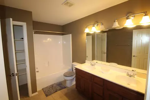 Bath - 1715 Pleasant Pointe Cir, Bryant, AR 72022 photo 6 of 7