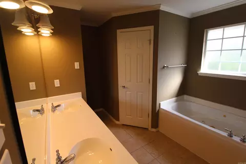 Bath - 1715 Pleasant Pointe Cir, Bryant, AR 72022 photo 1 of 7