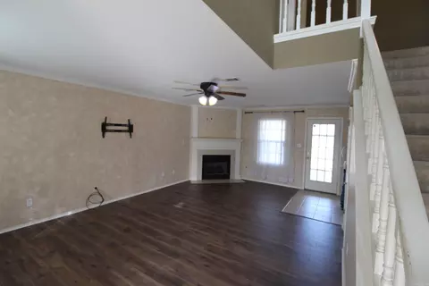 Living - 1715 Pleasant Pointe Cir, Bryant, AR 72022 photo 1 of 2