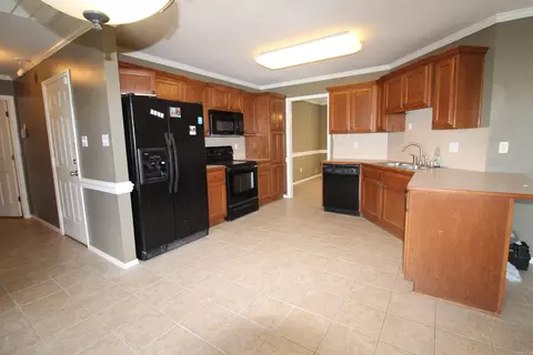 Kitchen - 1715 Pleasant Pointe Cir, Bryant, AR 72022 photo 2 of 2