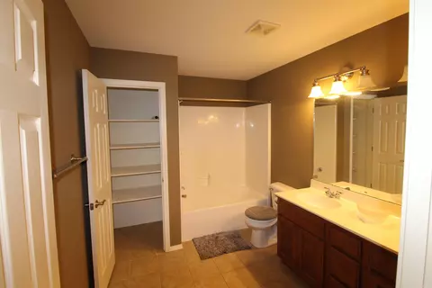 Bath - 1715 Pleasant Pointe Cir, Bryant, AR 72022 photo 7 of 7
