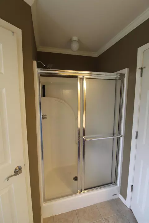 Bath - 1715 Pleasant Pointe Cir, Bryant, AR 72022 photo 5 of 7