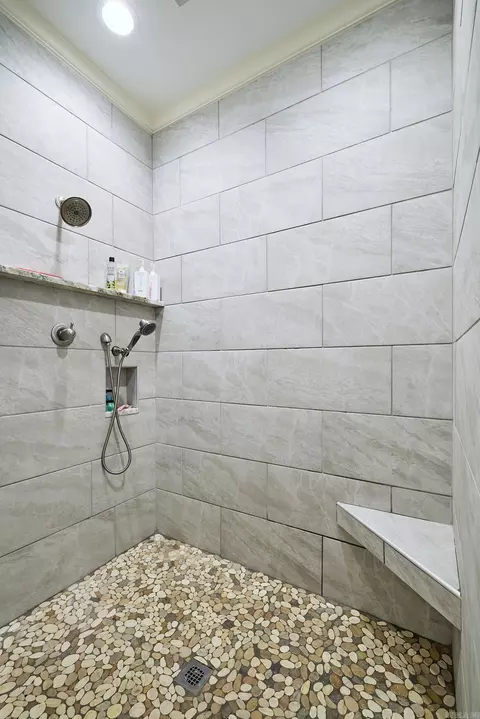 Bath - 2307 Abigail Dr, Bryant, AR 72019 photo 2 of 6