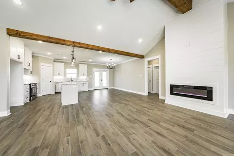 Living - 101 Michelle Dr, Beebe, AR 72012 photo 2 of 4