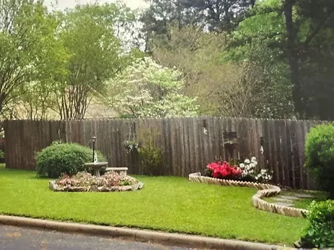 Exterior - 300 E Conway, Benton, AR 72015 photo 6 of 10
