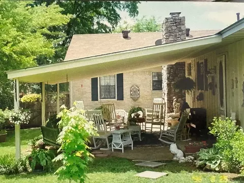 Exterior - 300 E Conway, Benton, AR 72015 photo 4 of 10