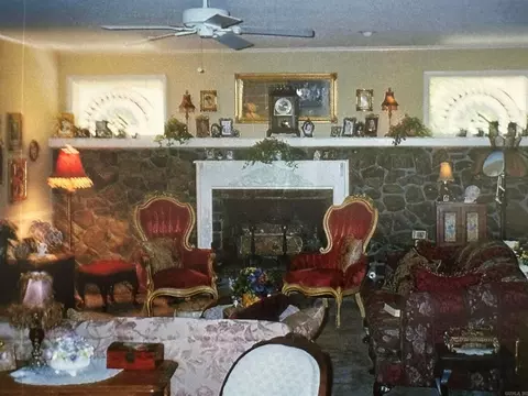 Living - 300 E Conway, Benton, AR 72015 photo 3 of 4