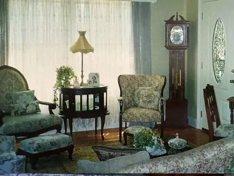 Living - 300 E Conway, Benton, AR 72015 photo 1 of 4