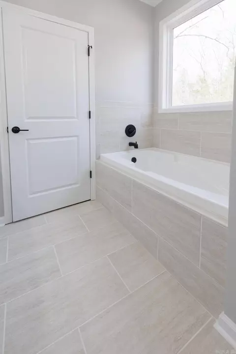 Bath - 8 Hawks Cir, Edgemont, AR 72044 photo 3 of 5