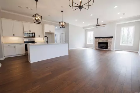 Living - 8 Hawks Cir, Edgemont, AR 72044 photo 2 of 2