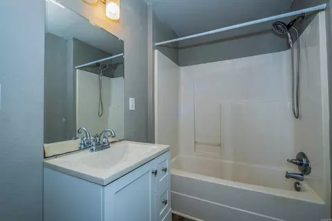 Bath - 316 Grand Ave, Haskell, AR 72015 photo 2 of 2