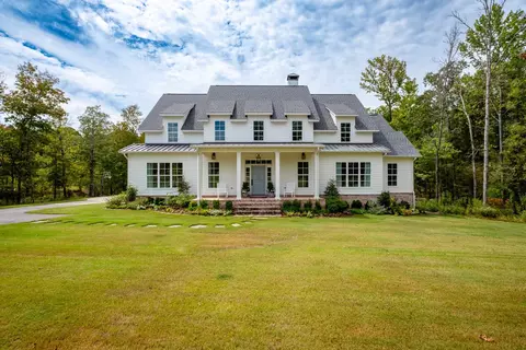 1629 S Silverthorne Dr, Little Rock, AR 72210