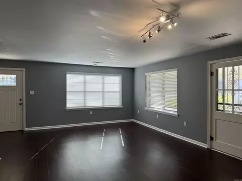 Living - 424 E Sevier St, Benton, AR 72015 photo 9 of 12