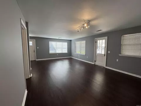 Living - 424 E Sevier St, Benton, AR 72015 photo 10 of 12