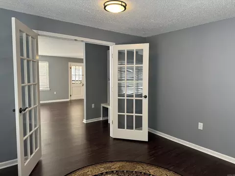 Entry Way - 424 E Sevier St, Benton, AR 72015 photo 1 of 1