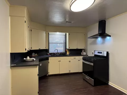 Kitchen - 424 E Sevier St, Benton, AR 72015 photo 1 of 2