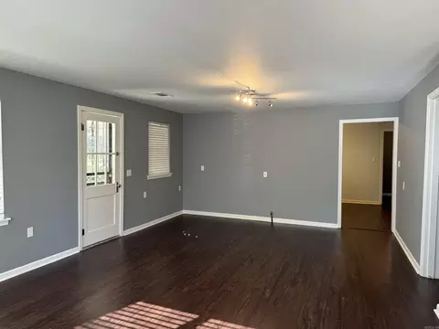 Living - 424 E Sevier St, Benton, AR 72015 photo 3 of 12