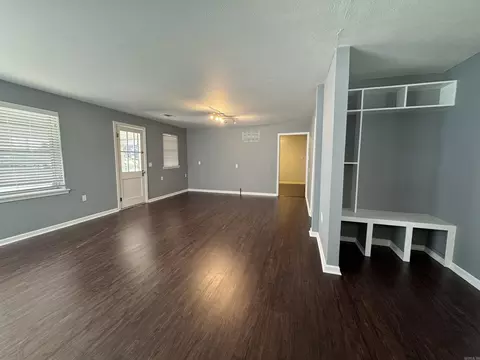 Living - 424 E Sevier St, Benton, AR 72015 photo 5 of 12